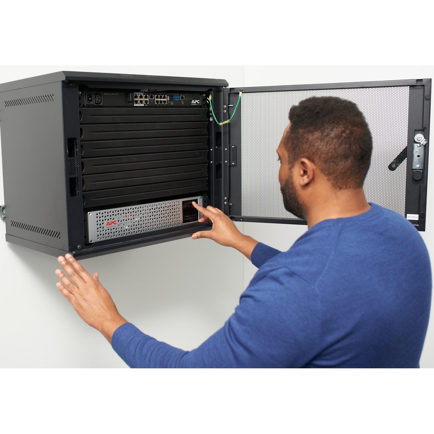 APC Smart-UPS SMT 1kVA Li-Ion 2U Rack/Tower Convertible UPS — 120V, Line Interactive, SmartConnect