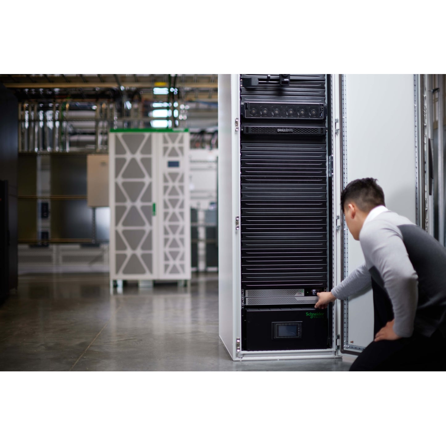 APC Smart-UPS Ultra On-Line, 2200VA, Lithium-ion, Rack/Tower 1U, 120V, 5x 5-20R, 1x L5-20R NEMA outlets, Network Card, Extended runtime, W/rail kit